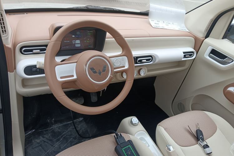 Used Wuling Hongguang MINIEV 2024 3rd Generation 215km Youth Edition Center Console