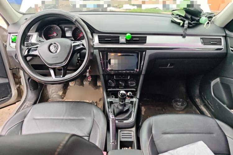 Used Volkswagen Bora 2016 1.6L Manual Comfort Model Center Console