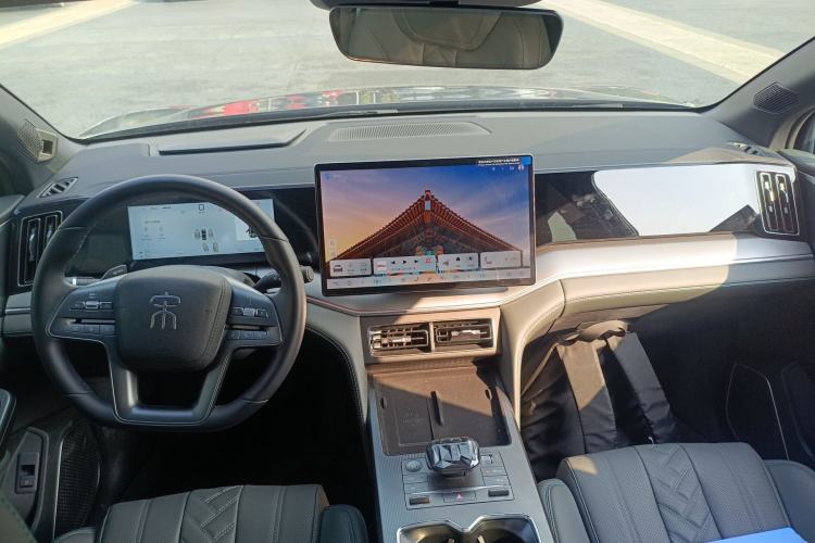 Used BYD Song L DM-i 2025 Intelligent Driving Version 160 km Beyond-Range Type Center Console