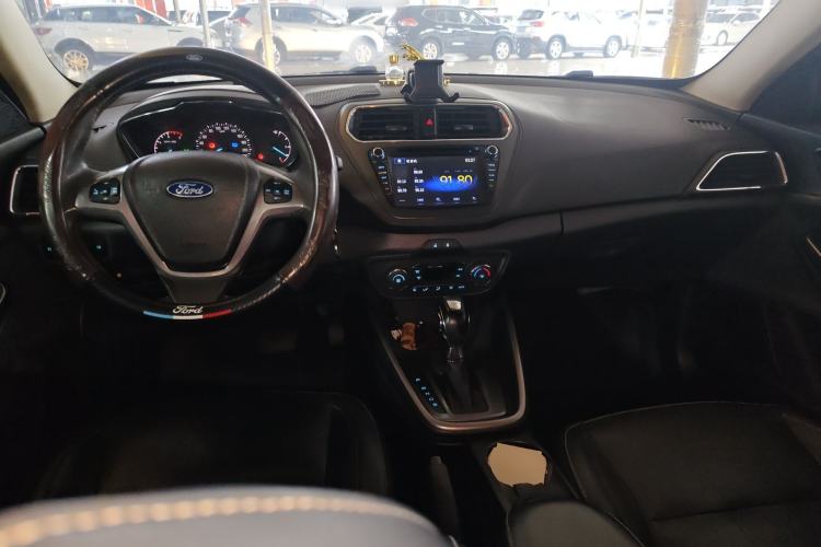 Used Ford Escort 2015 1.5L Automatic Fashion Model Center Console