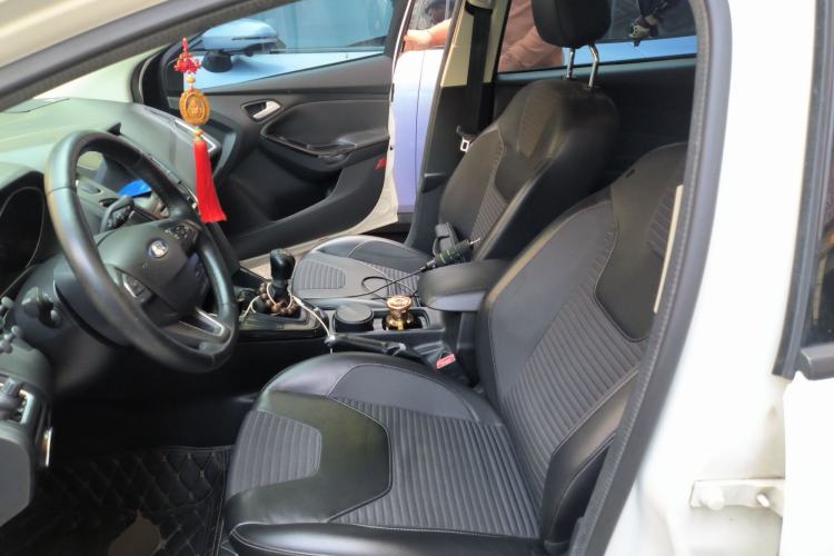 Used Ford Focus 2015 Sedan EcoBoost 125 Manual – Ultra-Style Edition