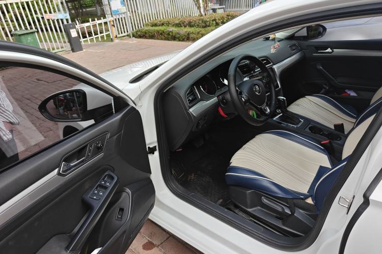 Used Volkswagen Lamando 2015 230TSI DSG Fashion Edition Driver Seat