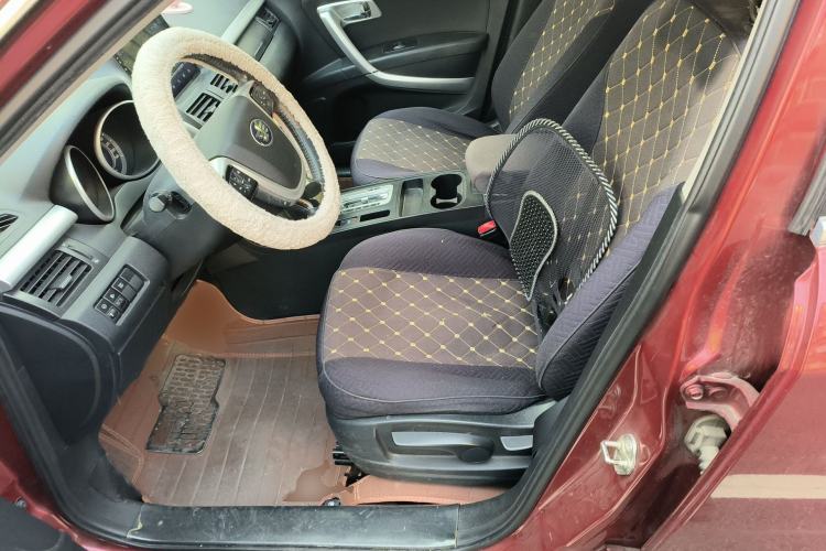 Used Bestune X80 2013 2.0L automatic comfort version
