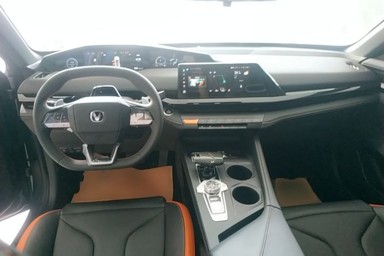 Used CHANGAN UNI-V 2024 1.5T High-Energy Version Center Console