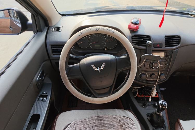 Used Wuling Hongguang 2015 1.5L S Basic Version China V Standard
