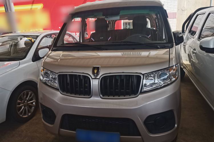 Used Jinbei Hiace X30 2023 1.5L Super-Comfortable Passenger Van 5/6/7-Seater Non-Air-Conditioned Version Model SWC15M