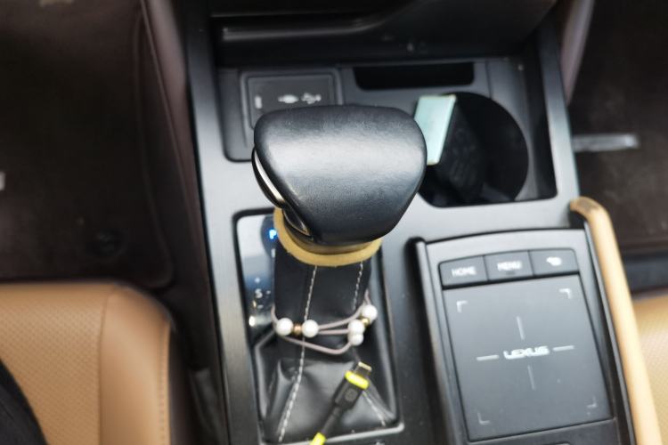 Used Lexus ES 2020 300h Premier Edition Gear Lever