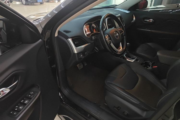 Used Jeep Cherokee 2020 2.0L Two-Wheel Drive Classic Sports Edition