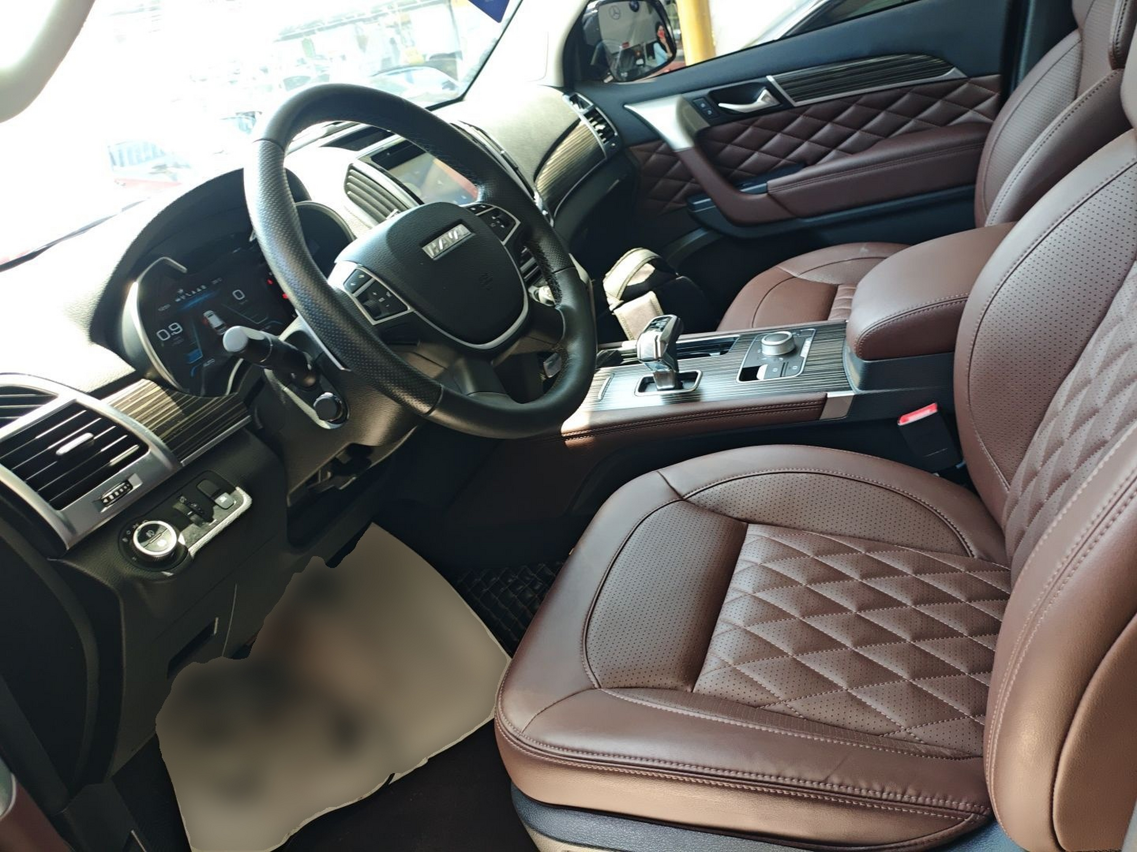 المقاعد الأمامية داخل السيارة