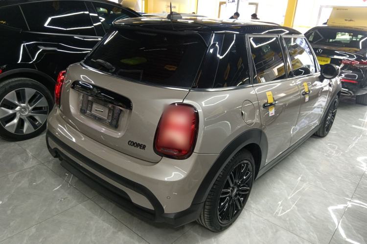 Used MINI MINI 2022 Updated 1.5T COOPER Artist Five-Door Edition