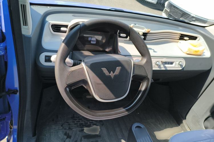 Used Wuling Hongguang MINIEV 2022 Macaron Premium Model – Lithium Iron Phosphate Steering Wheel