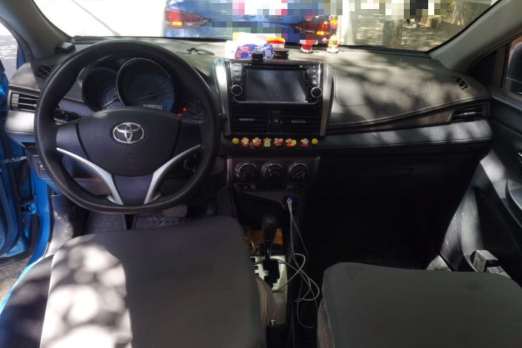 Used Toyota YARiS L Zhi Xuan 2015 1.5E Automatic Charm Edition Center Console