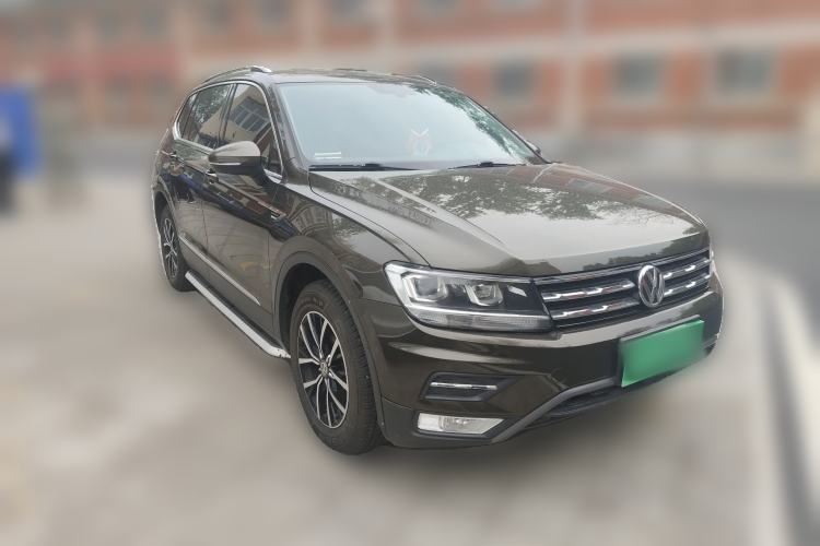 Used Volkswagen Tiguan L 2017 330TSI Automatic Two-Wheel Drive Comfort Edition Front Right 45 Deg