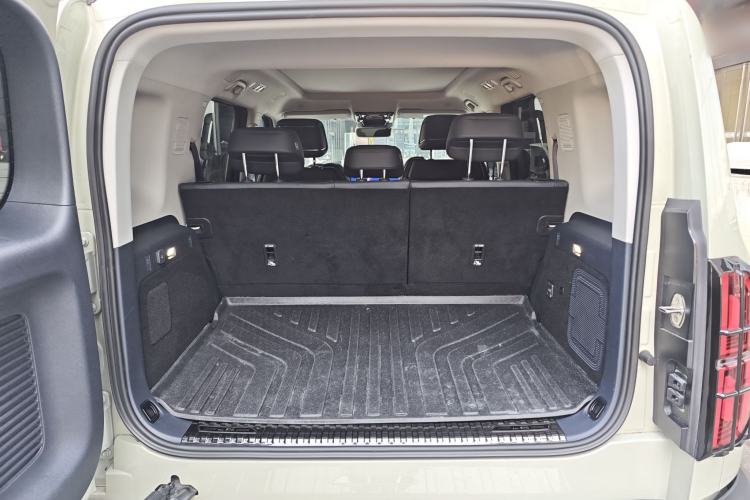 Used Formula Leopard Leopard 5 2023 Navigator Edition