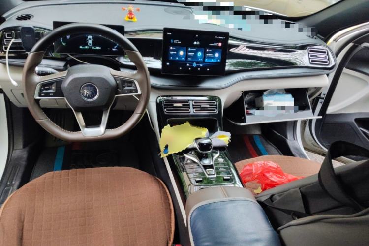 Used BYD Qin PLUS 2024 HONOR Edition DM-i 55KM Leading Model Center Console
