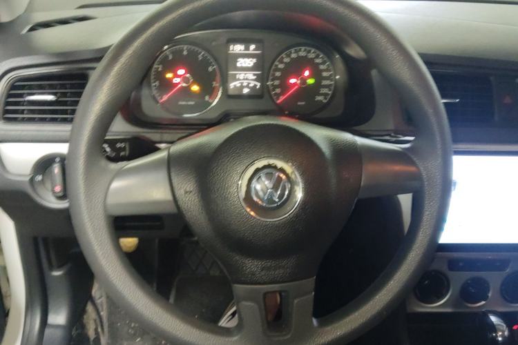 Used Volkswagen Lavida 2013 Revised Classic 1.6L Automatic Fashion Edition Steering Wheel