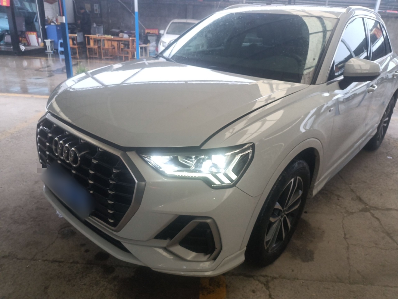 Под передней частью автомобиля