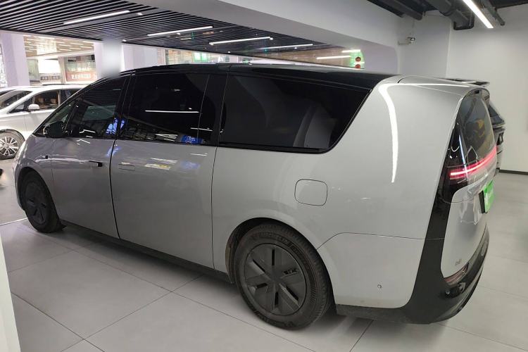 Used Li Auto MEGA 2024 Ultra Model
