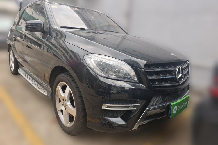 Used Mercedes-Benz M-Class 2015 ML 400 4MATIC Luxury Model Front Right 45 Deg