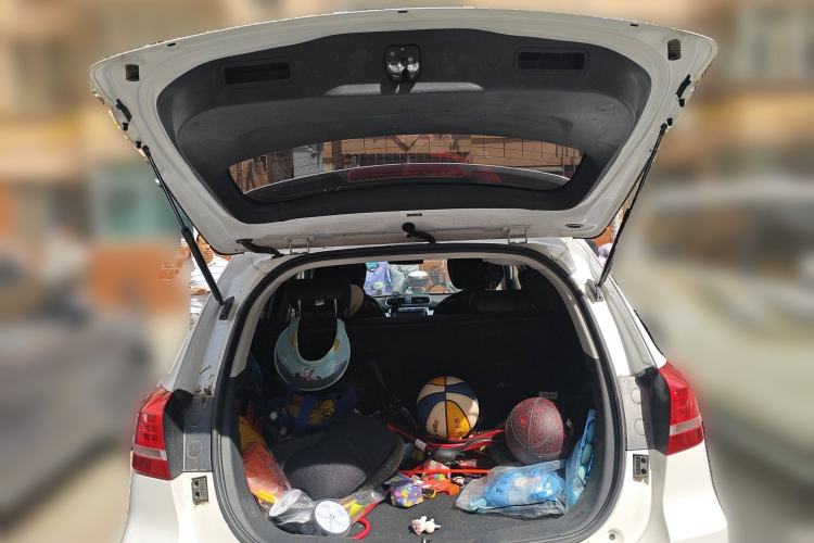 Used Haval H2 2018 Chuanxiang Edition 1.5T Dual-Clutch Two-Wheel Drive Fashion Model China V Standard Trunk