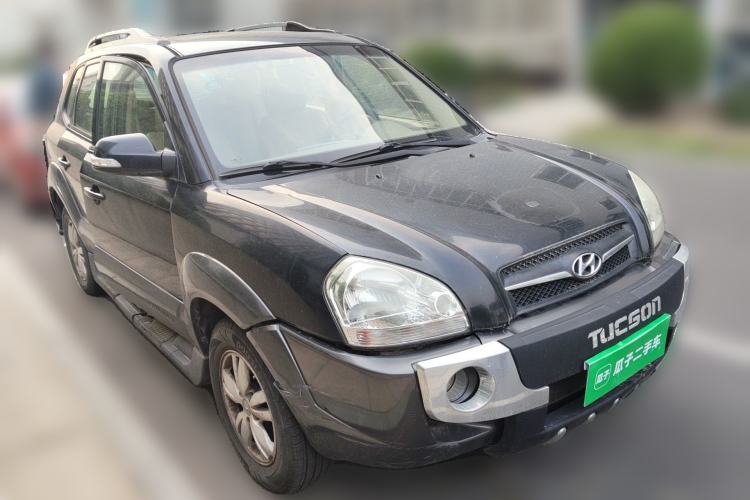 Used Hyundai Tucson 2009 2.0L Automatic Two-Wheel Drive with Sunroof Front Right 45 Deg