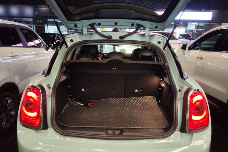 Used MINI MINI 2017 1.5T COOPER Ice Blue Limited Edition Five-Door Version
