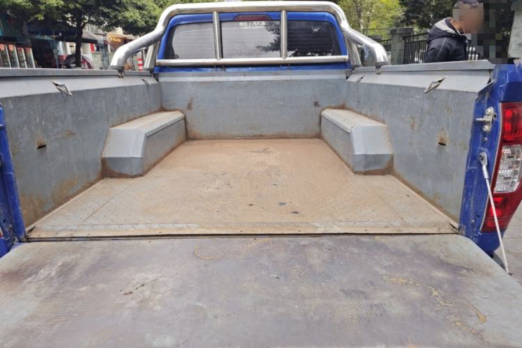 Used SAIC MAXUS T70 2021 2.0T Diesel Manual Two-Wheel Drive Entry-Level Version with Long Bed and High Ground Clearance
