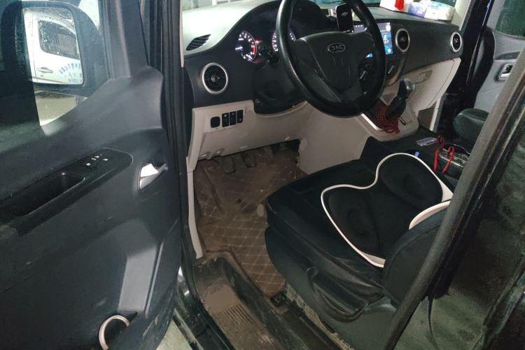 Used JAC Refine M3 2023 PLUS 1.5T 5/7-seat Classic Edition Driver Seat