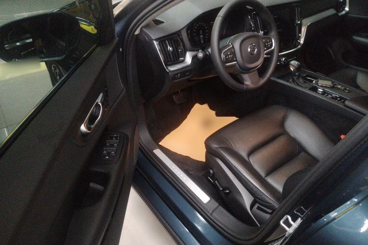 Used Volvo S60 2021 T4 Zhiyi Luxury Edition
