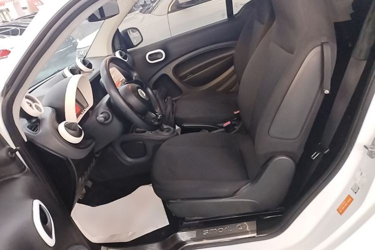 Used smart fortwo 2015 1.0L 52 kW hardtop Dynamic version
