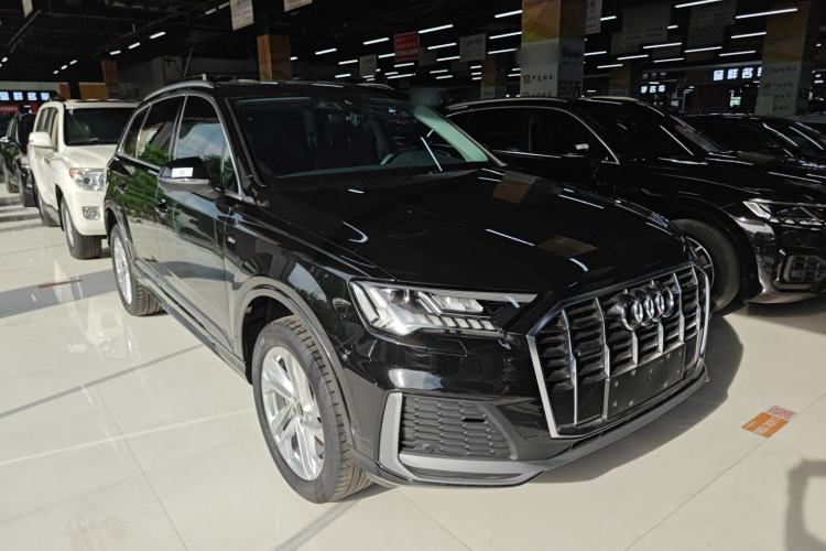 Used Audi Q7 2023 45 TFSI quattro S line Sport model Front Right 45 Deg