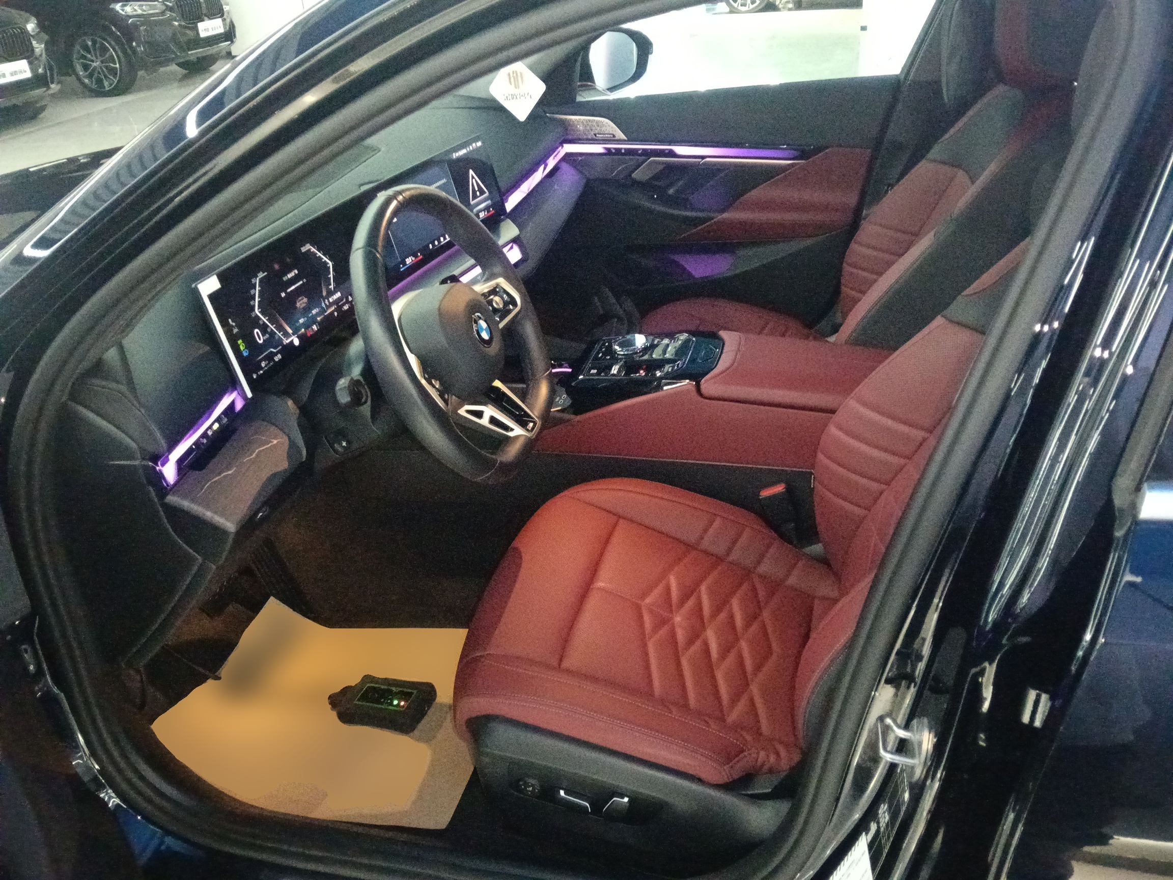 المقاعد الأمامية داخل السيارة