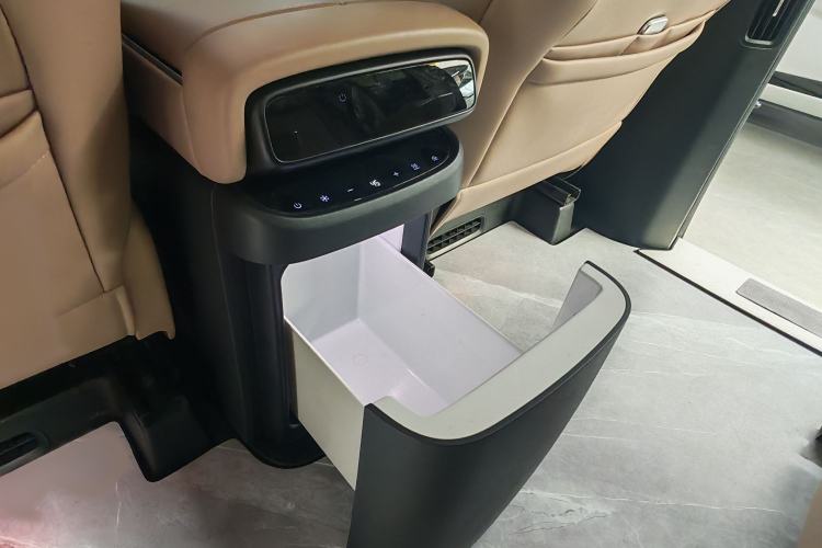 Used XPeng X9 2024 702 Ultra-Long Range Pro