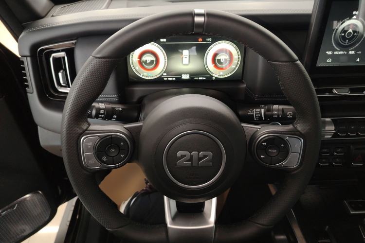 Used 212 T01 2024 2.0T Mechanic
