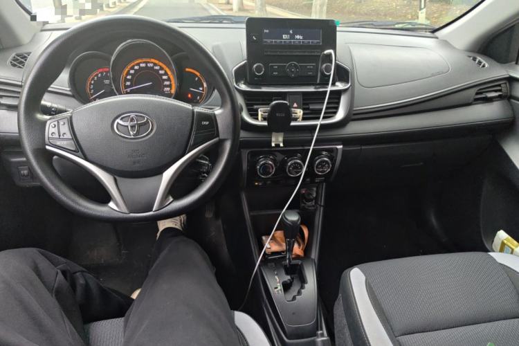 Used Toyota YARiS L Zhi Xuan 2022 1.5L CVT Leading PLUS Edition Center Console