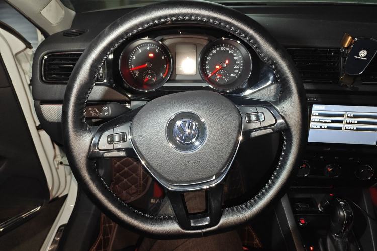 Used Volkswagen Sagitar 2017 230TSI Automatic Comfort Version Steering Wheel