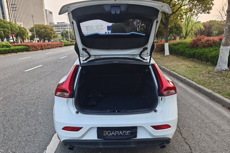 Used Volvo V40 2018 T3 Zhiya Edition
