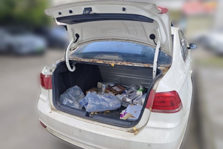 Used Volkswagen Santana 2016 1.6L Manual Comfort Edition Trunk