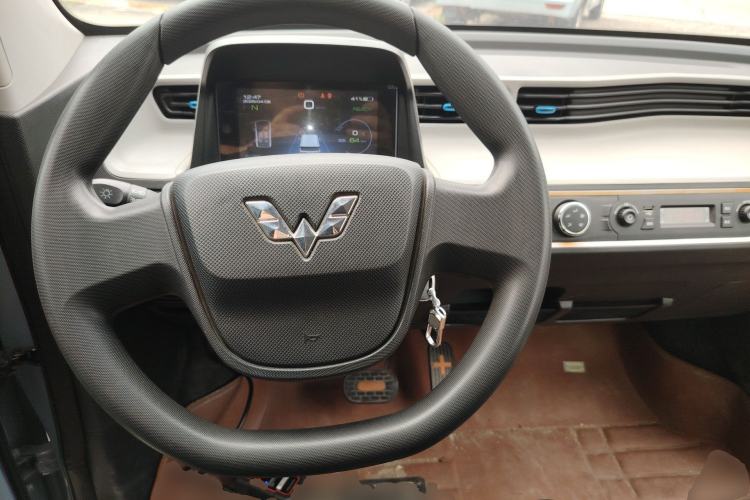 Used Wuling Hongguang MINIEV 2020 Enjoyment Model Lithium Iron Phosphate Steering Wheel