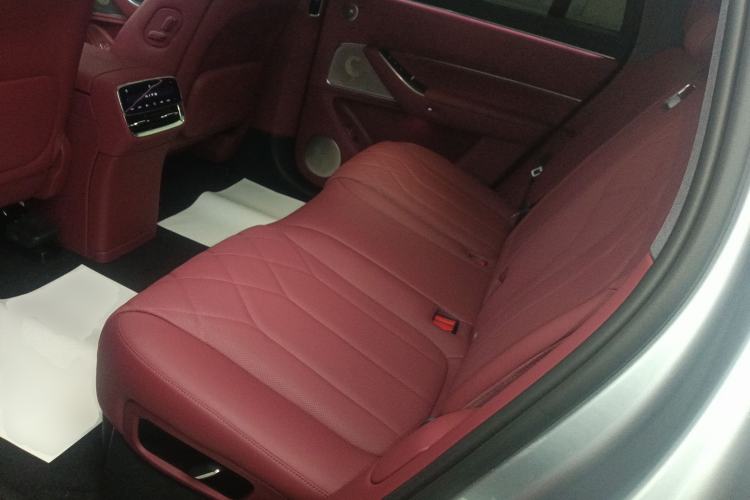 Used Hima AITO M8 2025 Extended-Range Max+ Version 53.4 kWh 5-Seater Edition Left Rear Seat