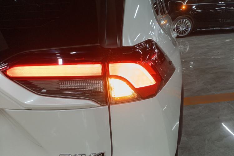 Used Toyota RAV4 2023 2.0L CVT Two-Wheel Drive Fashion Plus Edition
