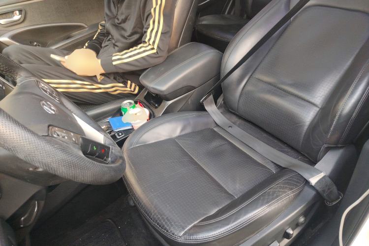 Used Hyundai Santa Fe 2013 2.4L Automatic 4x4 Smart Version
