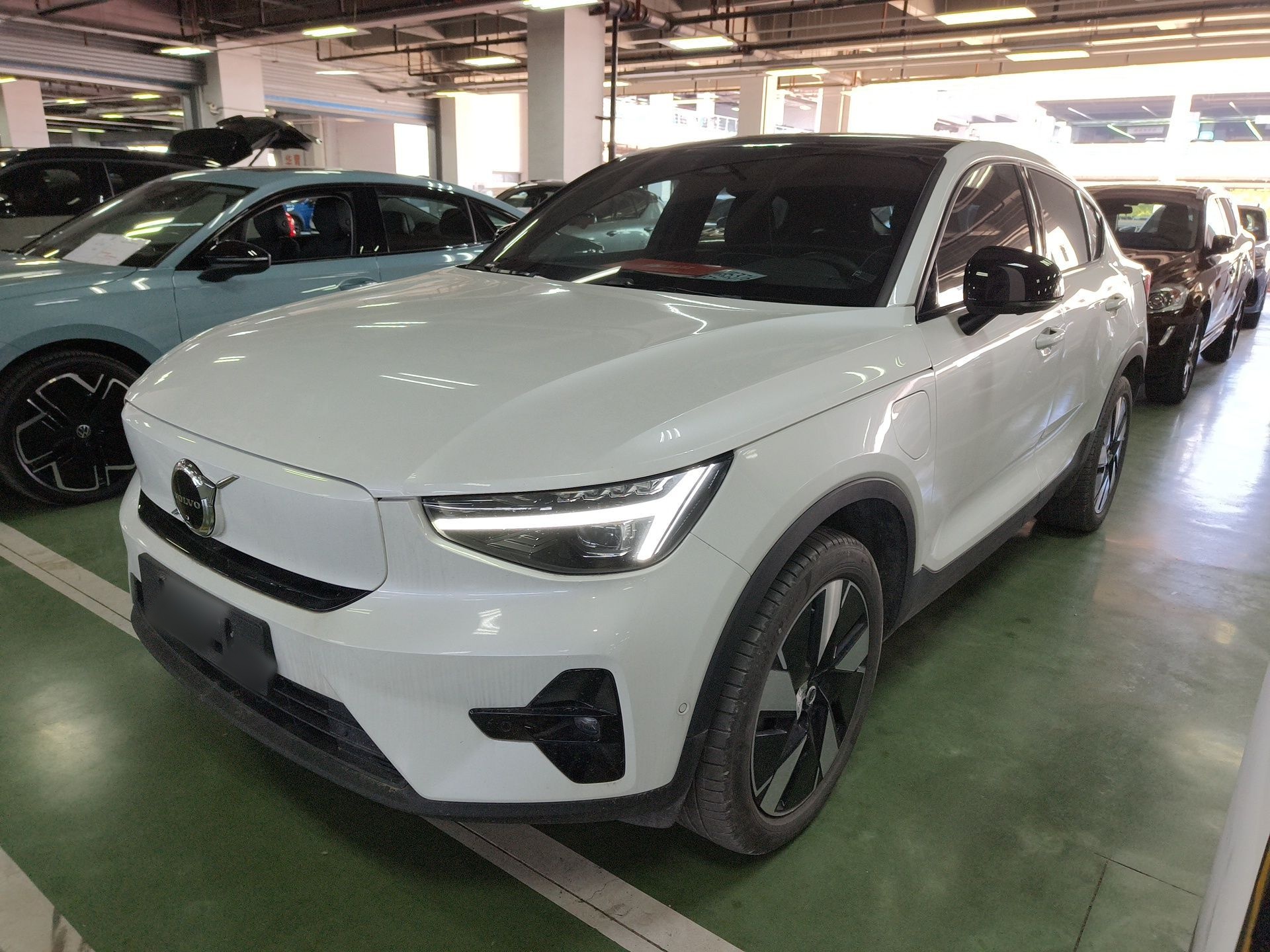 Под передней частью автомобиля