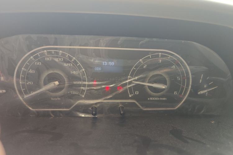 Used SAIC MAXUS Xintu V80 2019 2.5T Classic Model 6-Speed Manual Aotong Long Wheelbase Mid-Height 7-Seater
