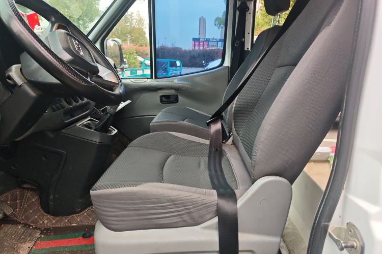 Used JMC Transit 2019 2.8T Commercial Version Long Wheelbase Mid-Roof 6-Seater Rear Single Tire China VI Emission Standard – JX493
