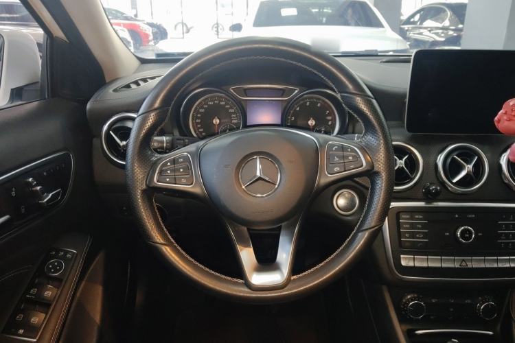 Used Mercedes-Benz GLA 2017 GLA 220 4MATIC Fashion Model
