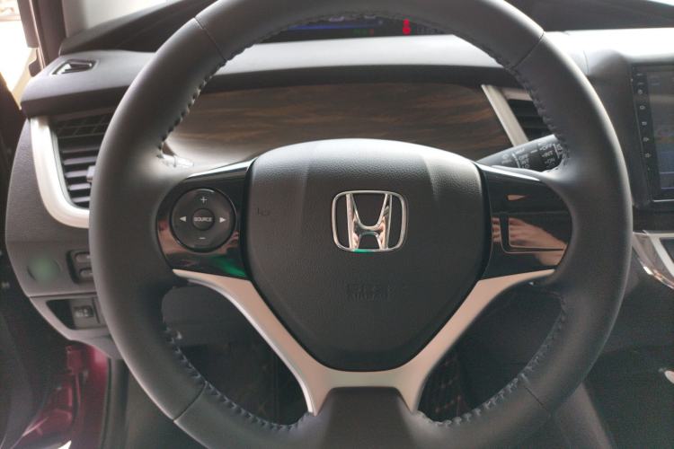 Used Honda Jade 2017 1.8L automatic Comfort version 5 seats