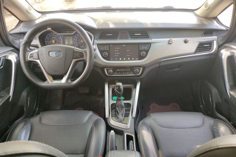 Used Geely Auto Vision X3 2017 1.5L Automatic Elite Model Center Console