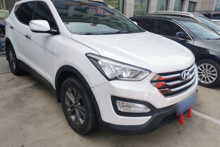 Used Hyundai Santa Fe 2013 2.4L Automatic Two-Wheel Drive Smart Version Front Right 45 Deg