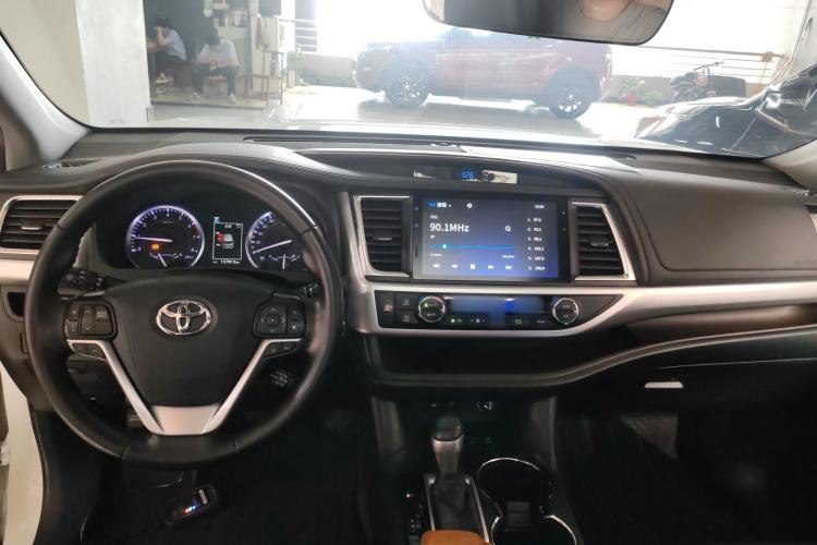 Used Toyota Highlander 2018 2.0T Four-Wheel Drive Prestige Version 7 Seats China VI Standard Center Console